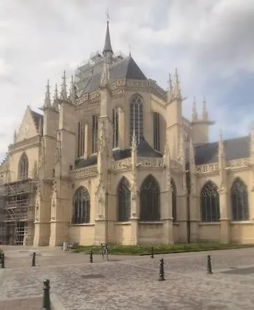 Meuble En Sous-sol En Plein Centre דירה