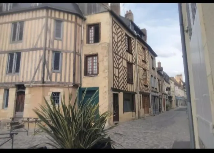 Appartamento Meublé En Sous-sol En Plein Centre La Ferté-Bernard