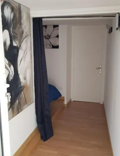 Meublé En Sous-sol En Plein Centre