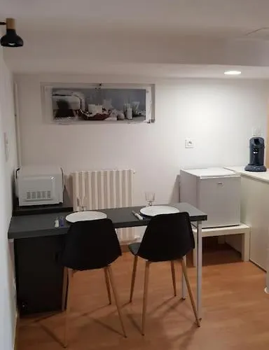 Meublé En Sous-sol En Plein Centre